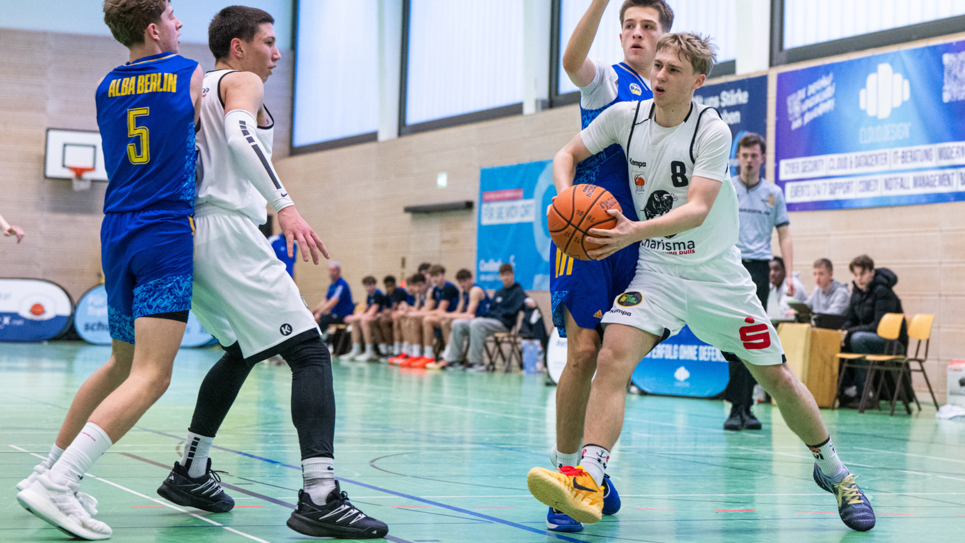 Stotter-Start ohne Folgen: young bulls verlängern Siegesserie